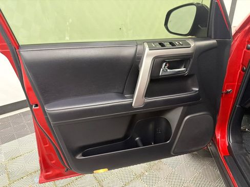 Used 2022 Toyota 4Runner SR5 Premium w/ Moonroof Package AWD/4WD image 11
