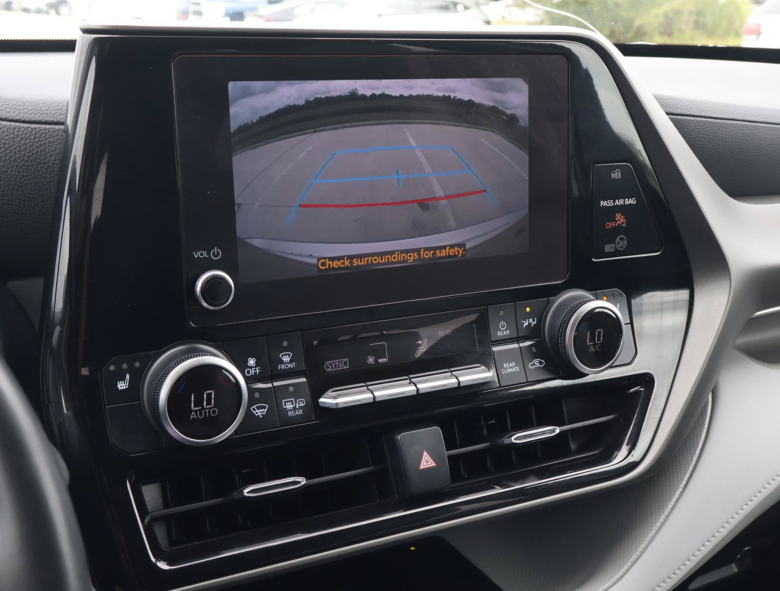 Used 2023 Toyota Highlander XLE FWD image 25