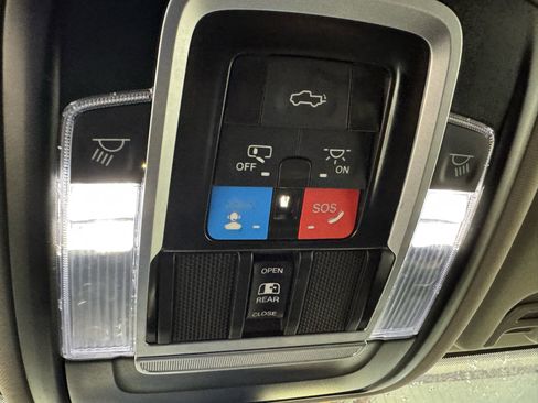 Used 2024 RAM 2500 Laramie image 32