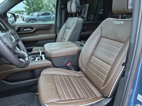 Certified 2025 GMC Yukon Denali Ultimate AWD/4WD image 19