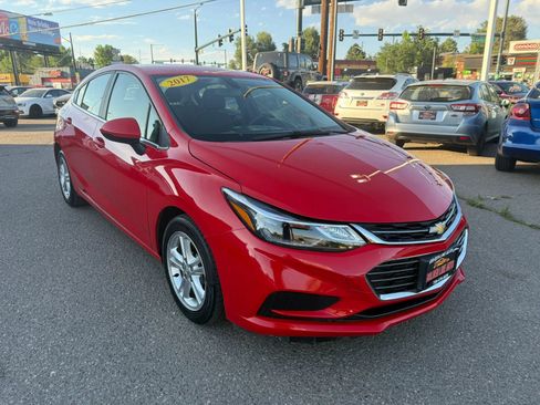 Used 2017 Chevrolet Cruze LT w/ Convenience Package FWD image 2