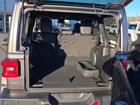 Used 2022 Jeep Wrangler Unlimited Sahara w/ Cold Weather Group image 47