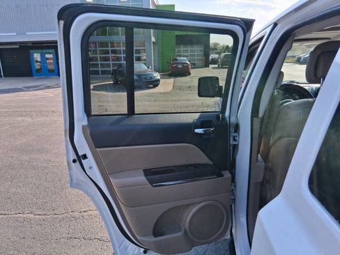 Used 2012 Jeep Patriot Limited w/ Sun/Sound Group FWD image 9
