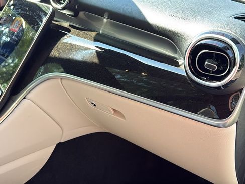 Used 2025 Mercedes-Benz GLC 300 4MATIC image 13