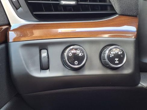 Used 2019 Cadillac Escalade ESV Luxury image 17