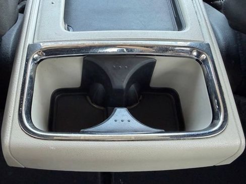 Used 2014 Chrysler Town & Country Touring FWD image 12