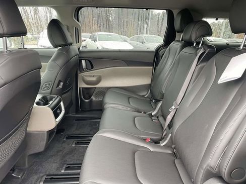 New 2026 Kia Carnival EX image 21
