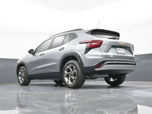 New 2026 Chevrolet Trax LT w/ Driver Confidence Package FWD image 36