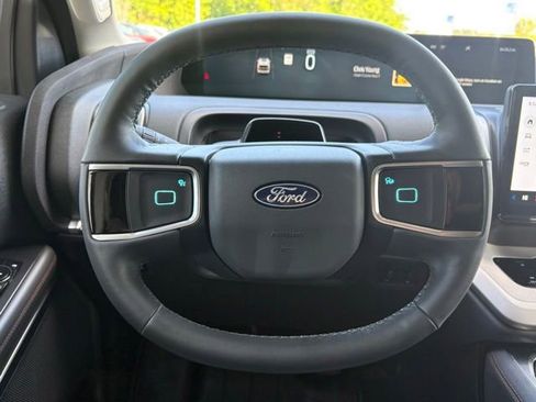 Used 2025 Ford Expedition Active AWD/4WD image 14