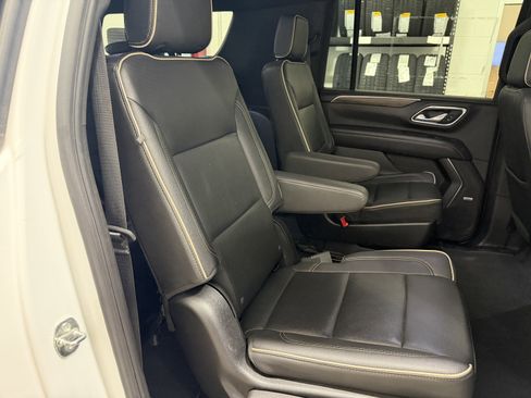Used 2023 Chevrolet Suburban Premier image 28