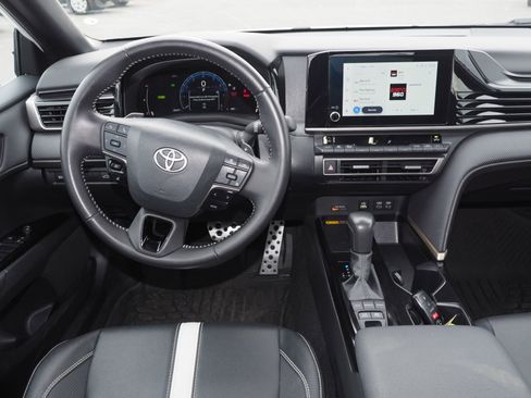 Used 2025 Toyota Camry SE image 13