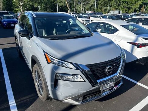 Used 2022 Nissan Rogue Platinum w/ Head-Up Display Package AWD/4WD image 4