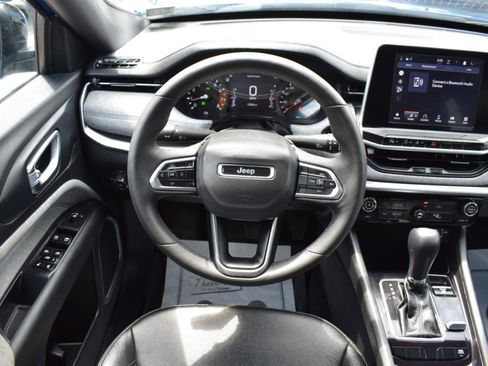 Used 2025 Jeep Compass Latitude AWD/4WD image 19