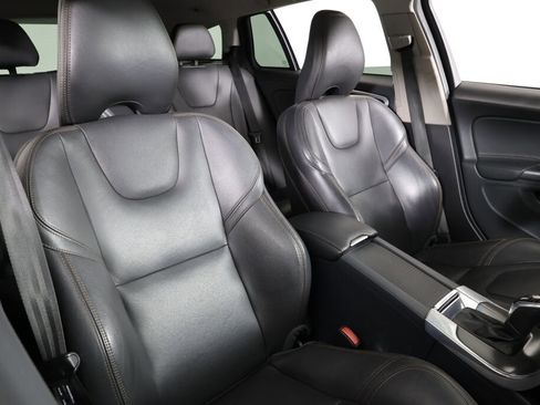 Used 2016 Volvo V60 T5 Cross Country Platinum image 24