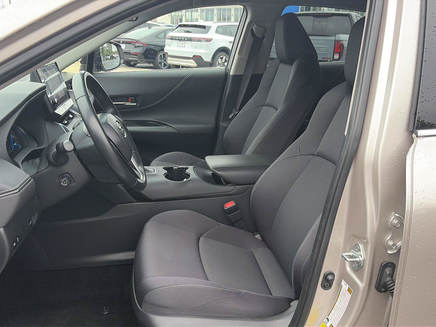 Used 2024 Toyota Venza LE AWD/4WD image 19