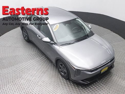 Used 2025 Kia K4 FWD image 3