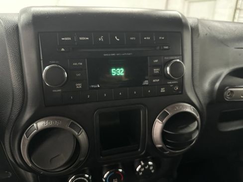 Used 2015 Jeep Wrangler Sport AWD/4WD image 15