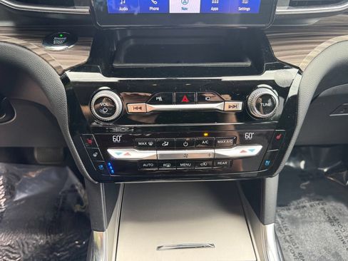 Used 2021 Ford Explorer Limited w/ Equipment Group 301A AWD/4WD image 32