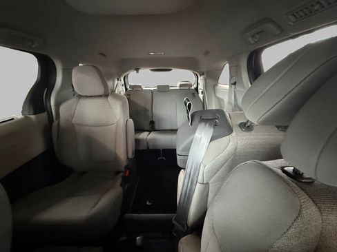 Used 2024 Toyota Sienna LE AWD/4WD image 22
