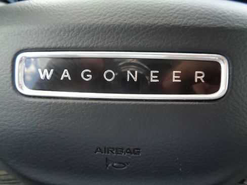 Used 2022 Jeep Wagoneer Series III AWD/4WD image 39