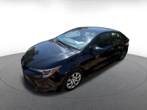 Used 2025 Toyota Corolla LE image 8