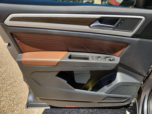 Used 2022 Volkswagen Atlas SE w/ Panoramic Sunroof Package FWD image 14