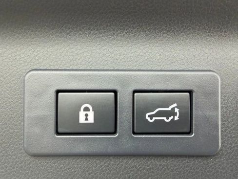 Used 2025 Subaru Forester Premium image 23