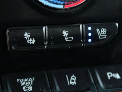 Used 2020 GMC Sierra 2500 AT4 image 34