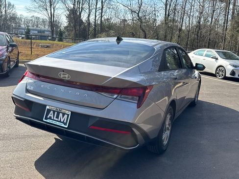 New 2026 Hyundai Elantra SE image 5