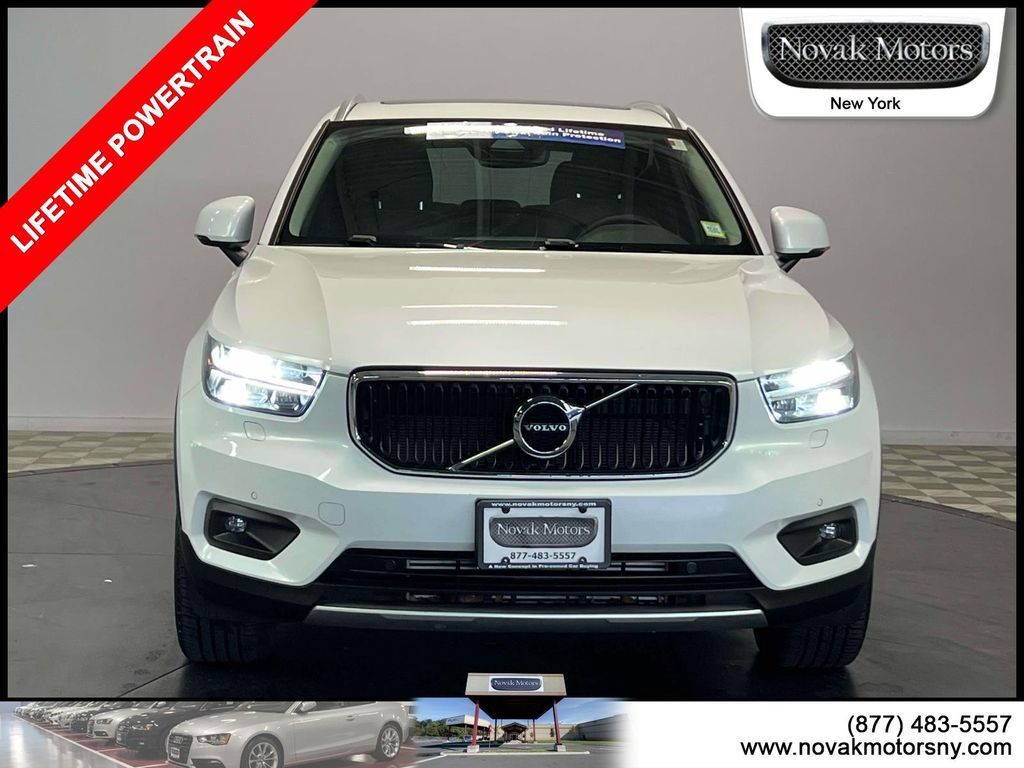 Used 2022 Volvo XC40 T5 Momentum w/ Premium Package AWD/4WD image 2