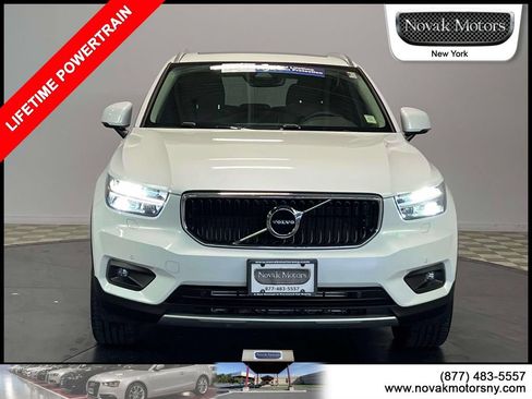 Used 2022 Volvo XC40 T5 Momentum w/ Premium Package AWD/4WD image 2