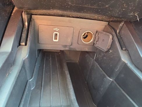 Used 2018 Ford Explorer XLT w/ Equipment Group 202A FWD image 18
