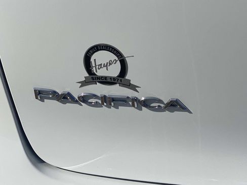 New 2026 Chrysler Pacifica Select image 4