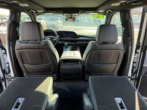 Used 2024 Cadillac Escalade Premium Luxury w/ Performance Package AWD/4WD image 8