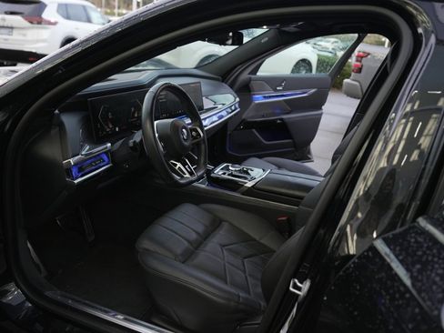 Used 2024 BMW 740i image 43