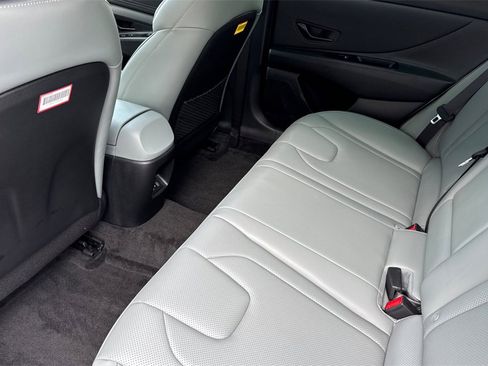 Used 2025 Hyundai Elantra Limited image 13