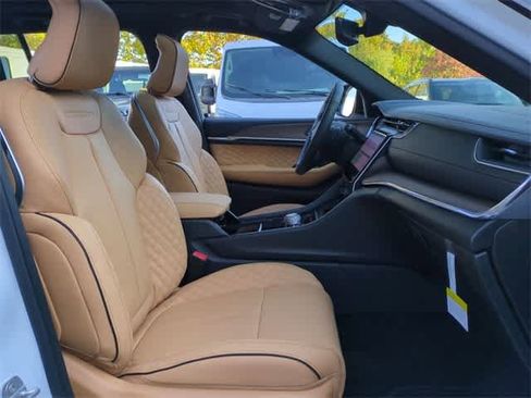 New 2025 Jeep Grand Cherokee Summit image 23