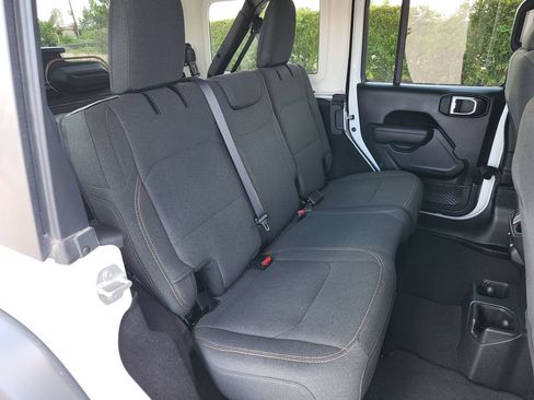 Used 2025 Jeep Wrangler Unlimited Sport AWD/4WD image 15