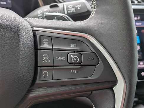 Used 2024 Jeep Grand Cherokee Altitude AWD/4WD image 25