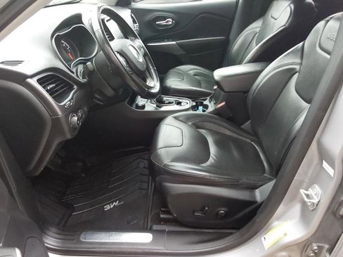 Used 2019 Jeep Cherokee Limited image 17