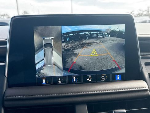 Used 2022 GMC Yukon SLT w/ SLT Luxury Package image 15