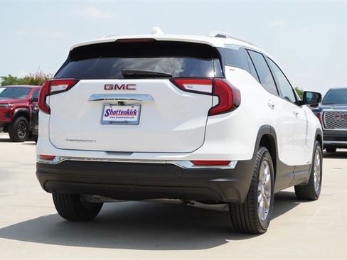 Used 2022 GMC Terrain SLT w/ LPO, Floor Liner Package image 8