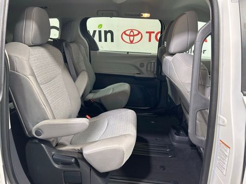 Used 2024 Toyota Sienna LE image 12