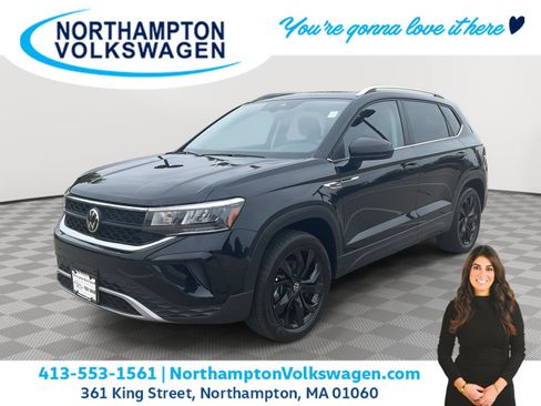 Used 2022 Volkswagen Taos SE w/ Panoramic Sunroof Package AWD/4WD image 1