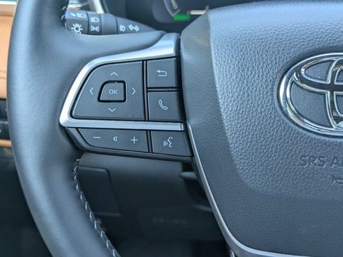 Used 2026 Toyota Highlander Platinum AWD/4WD image 22
