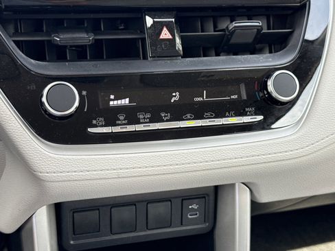 Used 2025 Toyota Corolla Cross L image 24