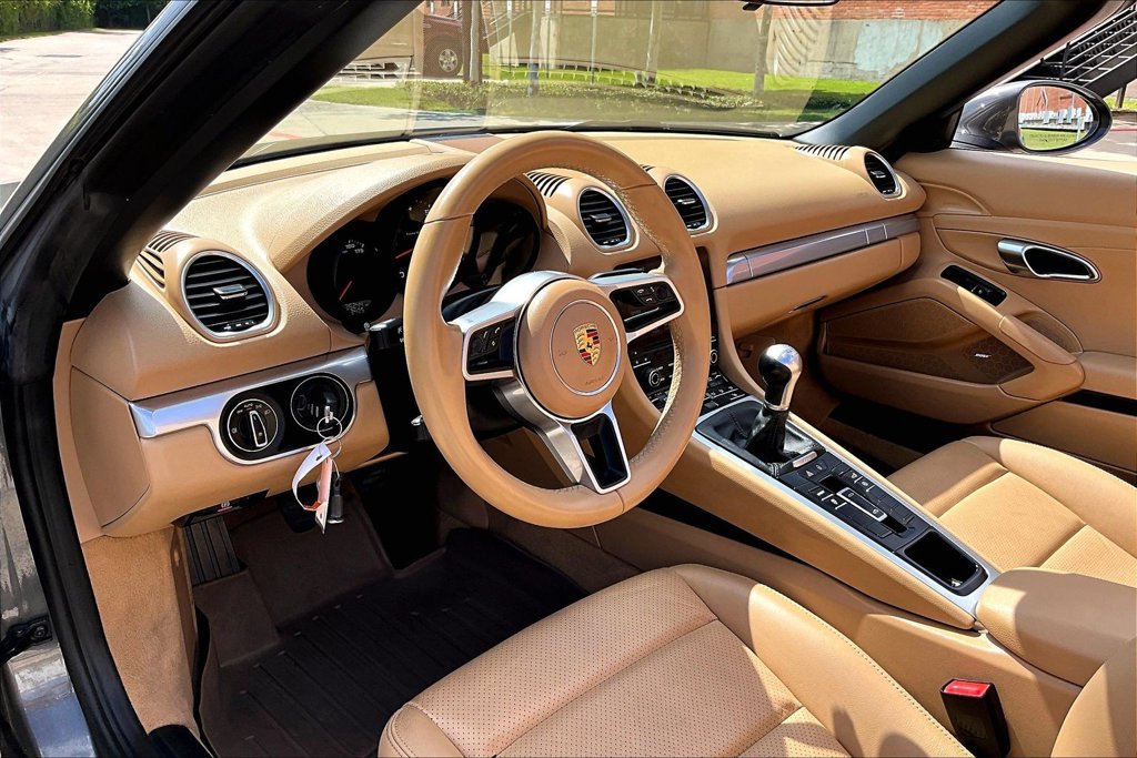 Used 2017 Porsche 718 Boxster RWD image 17