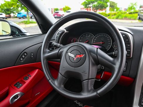 Used 2005 Chevrolet Corvette Coupe w/ Preferred Equipment Group RWD image 25