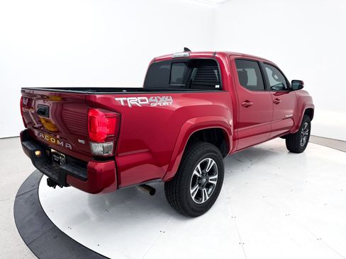 Used 2017 Toyota Tacoma TRD Sport image 16