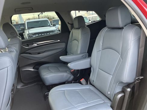 Used 2019 Buick Enclave Essence image 29